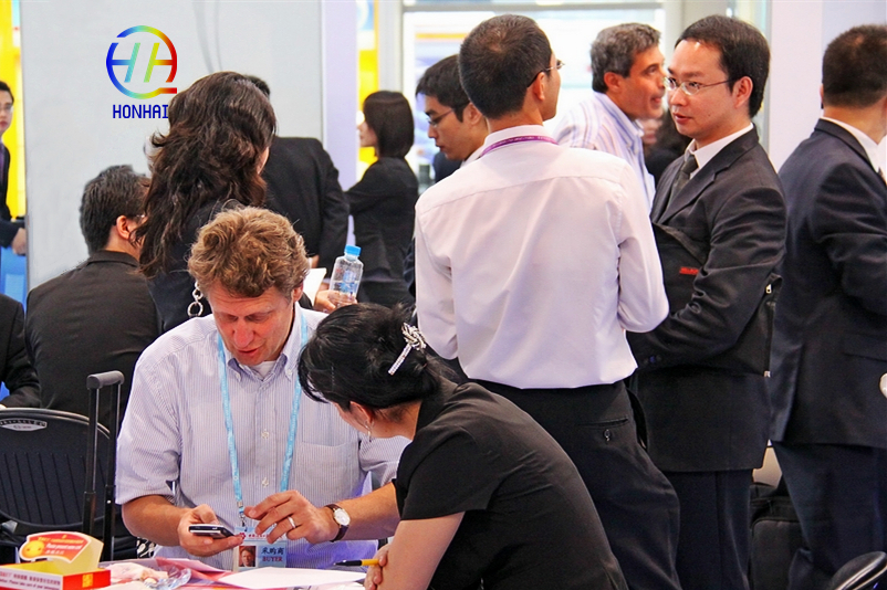 We welcomed guests from different countries during the Canton Fair